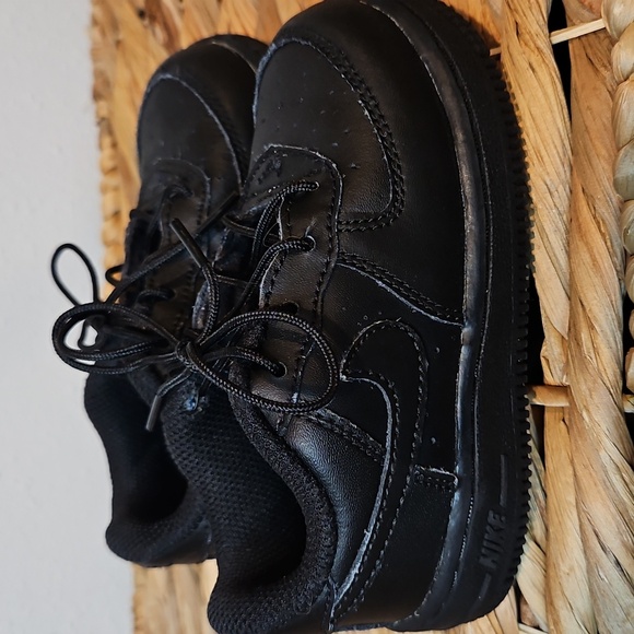 Nike Air Force 1 Kids Black Sneakers Tennis Shoes Sz. 7c - Picture 5 of 11